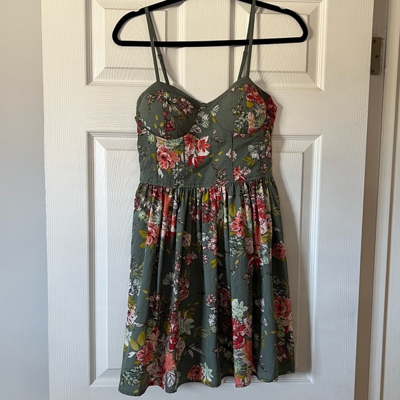 B.O.G. Collective Dresses & Skirts - B.O.G. Collective Women’s Green Floral Dress SZ M💚